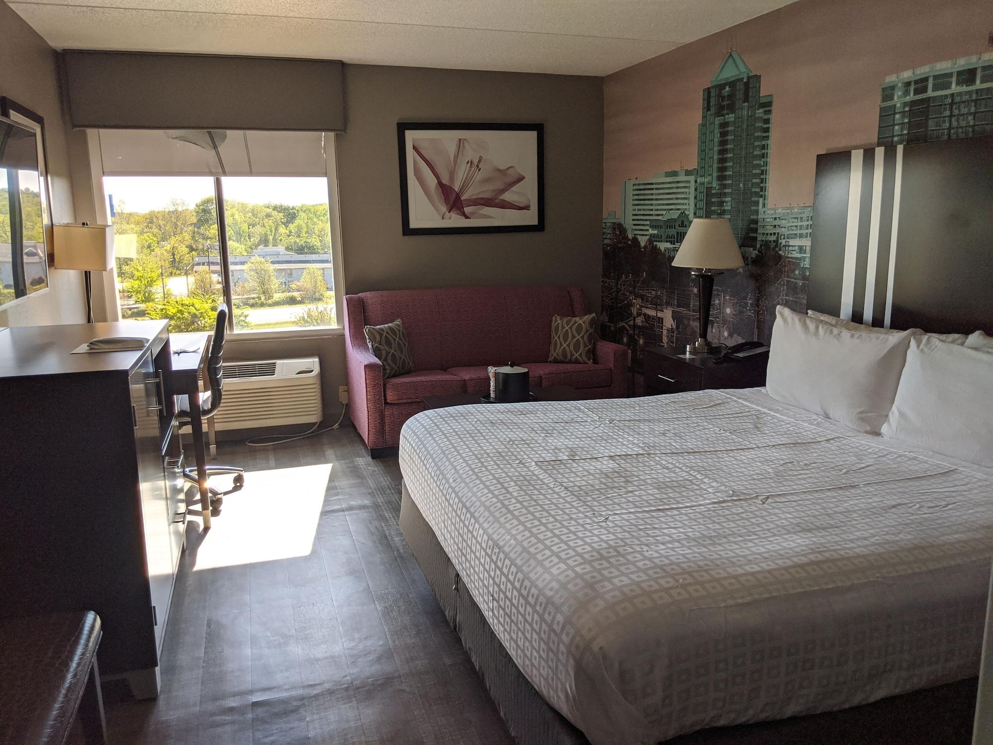 Clarion Pointe Airport Hotel