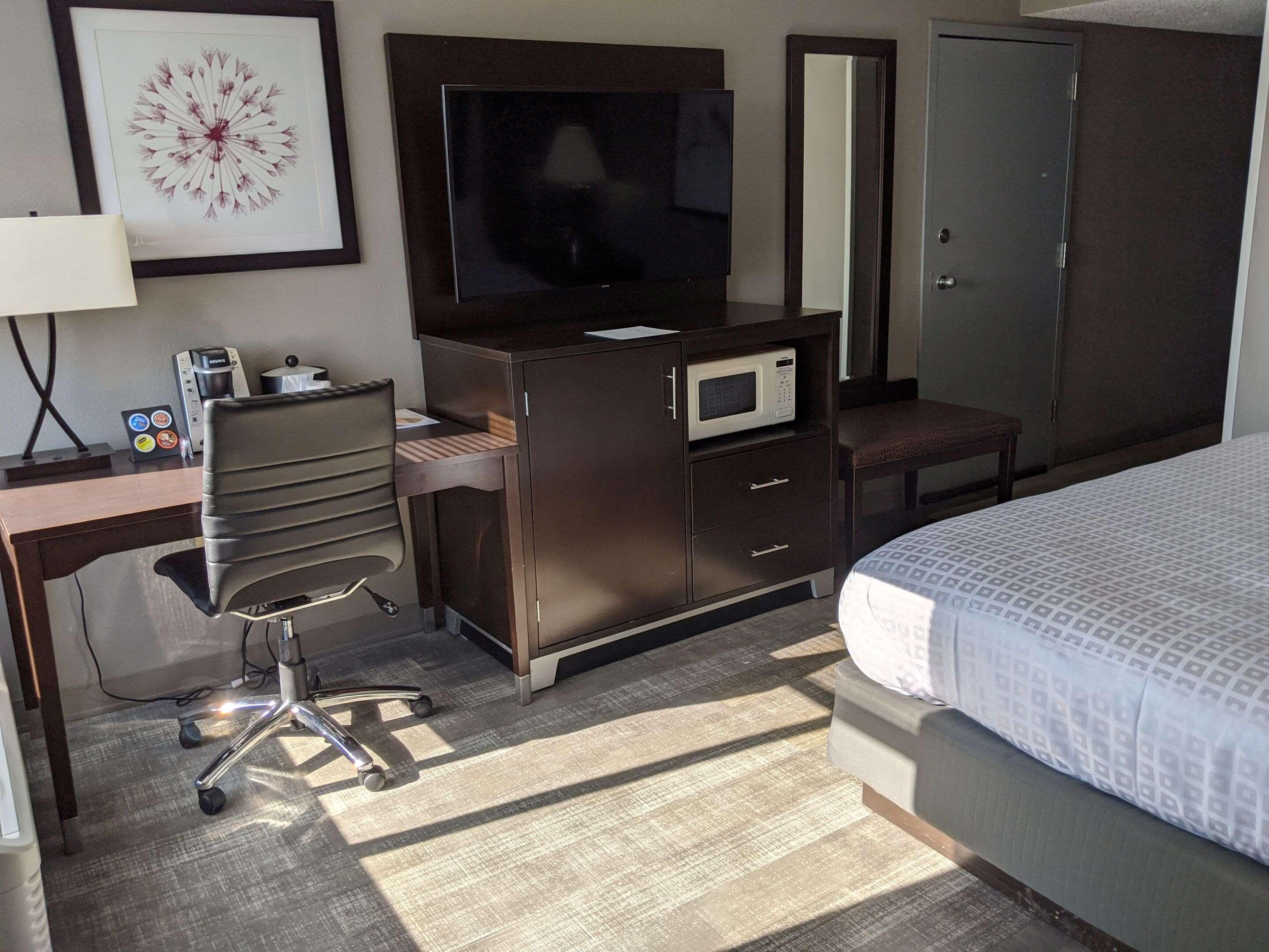 Clarion Pointe Airport Hotel Greensboro