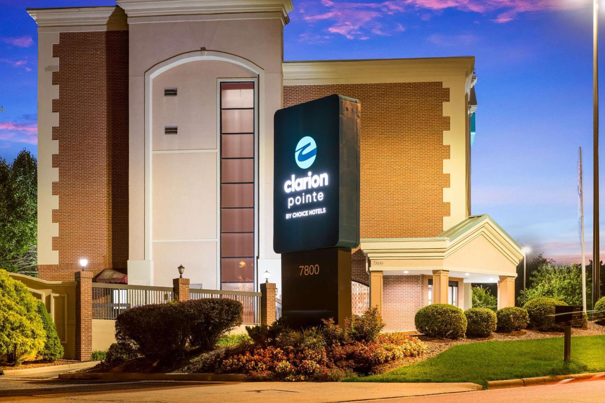 Clarion Pointe Airport Hotel 2*