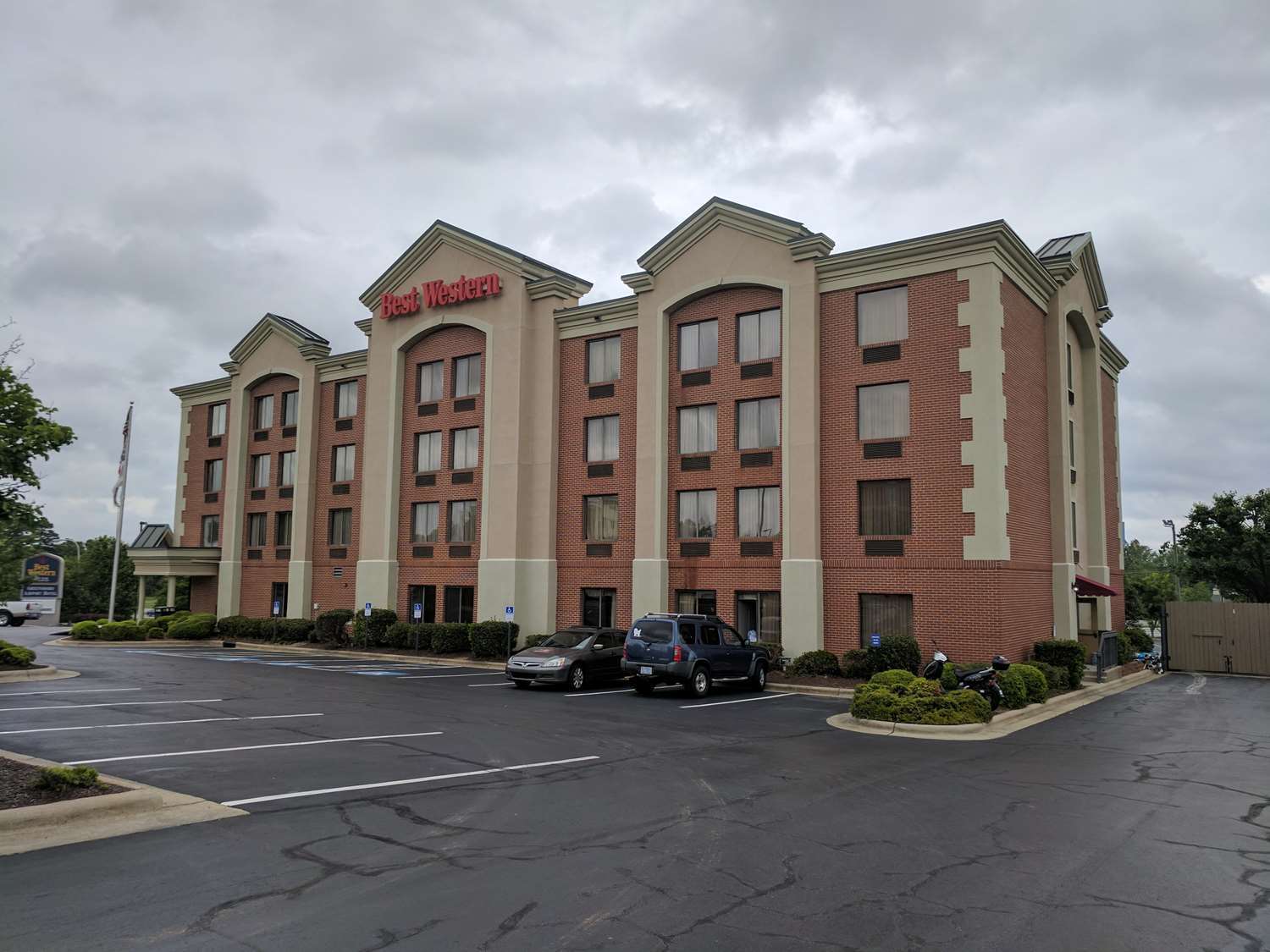 Clarion Pointe Airport Greensboro