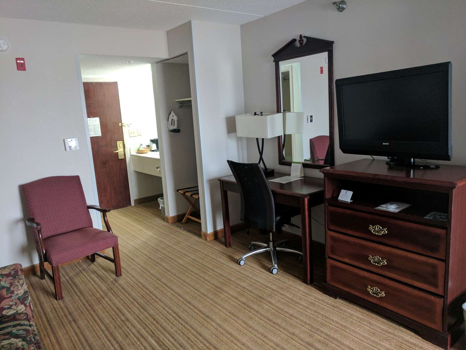 Hotel Clarion Pointe Airport 2*