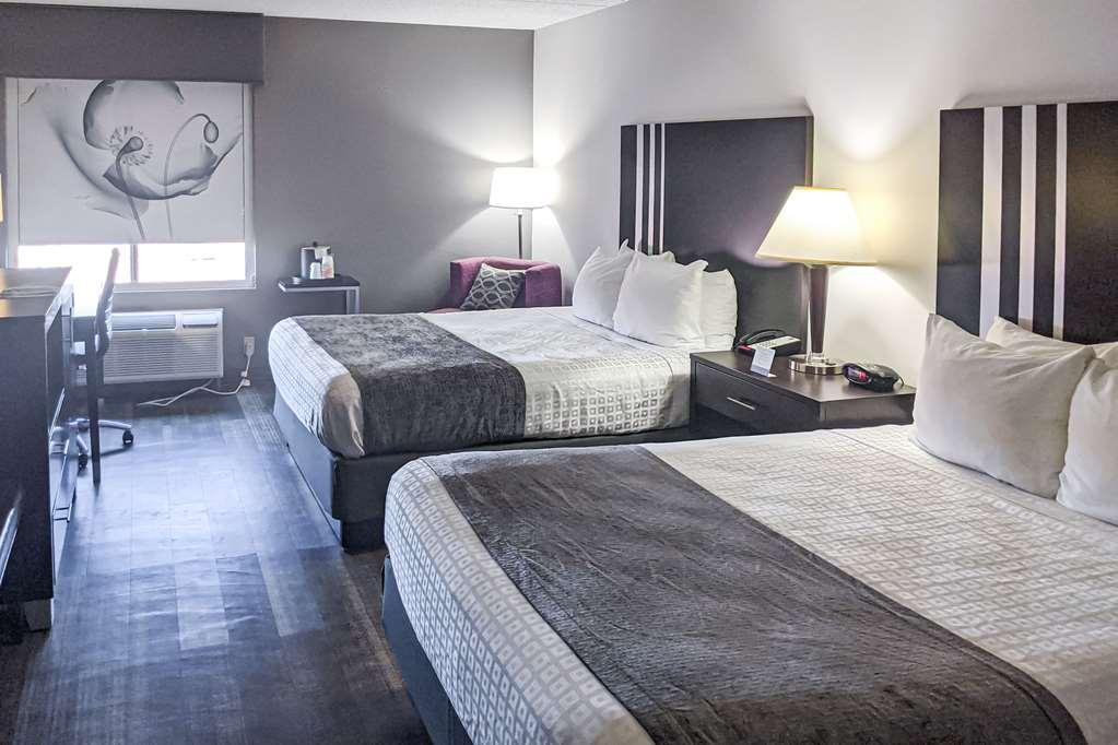 Clarion Pointe Airport Hotel