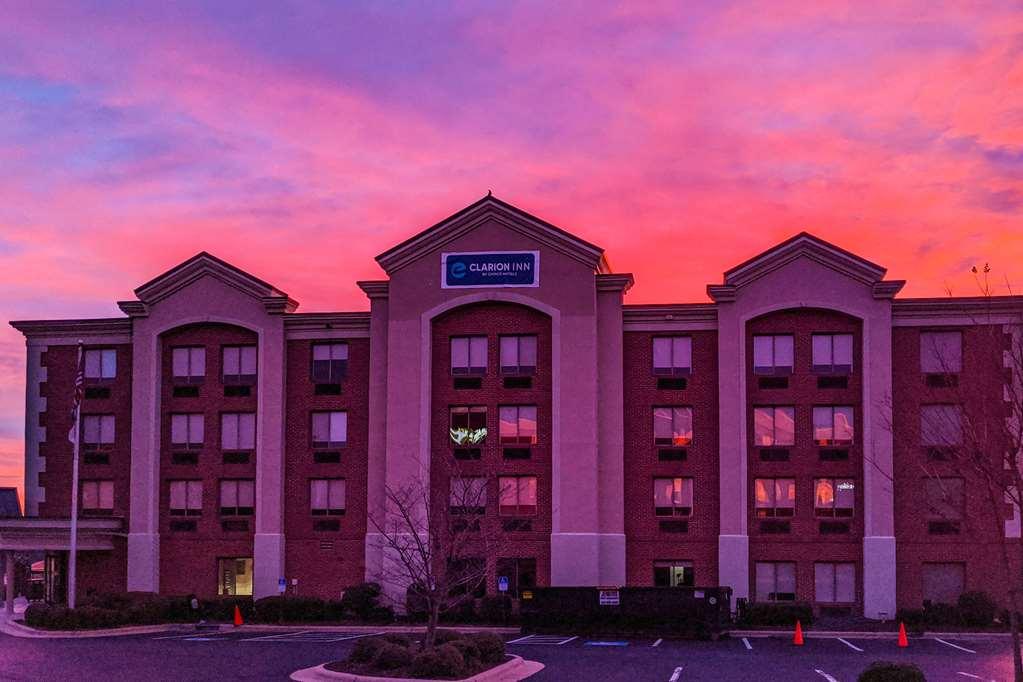 Clarion Pointe Airport Hotel